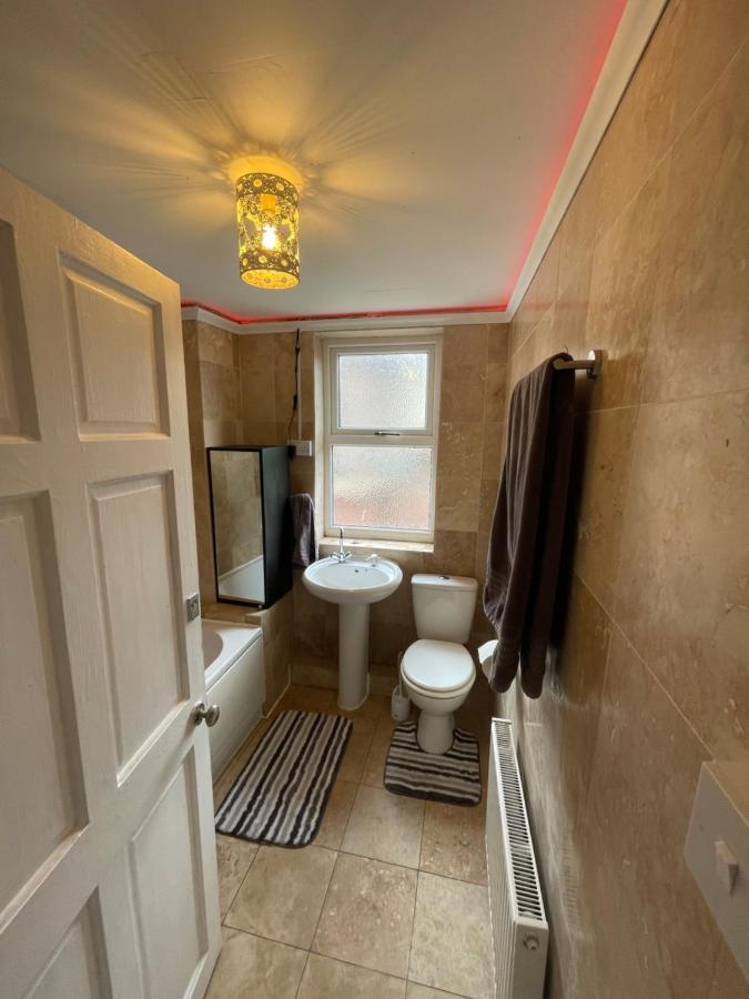 M&C Guest House Birkenhead Exterior photo